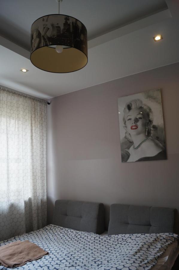 Red Apartament Лодзь Экстерьер фото