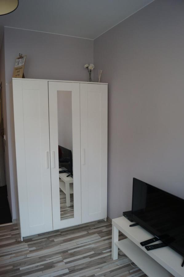 Red Apartament Лодзь Экстерьер фото