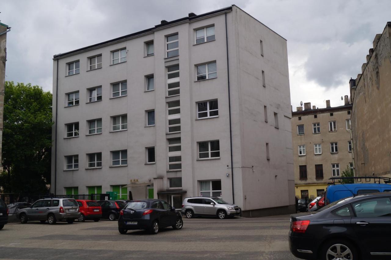 Red Apartament Лодзь Экстерьер фото