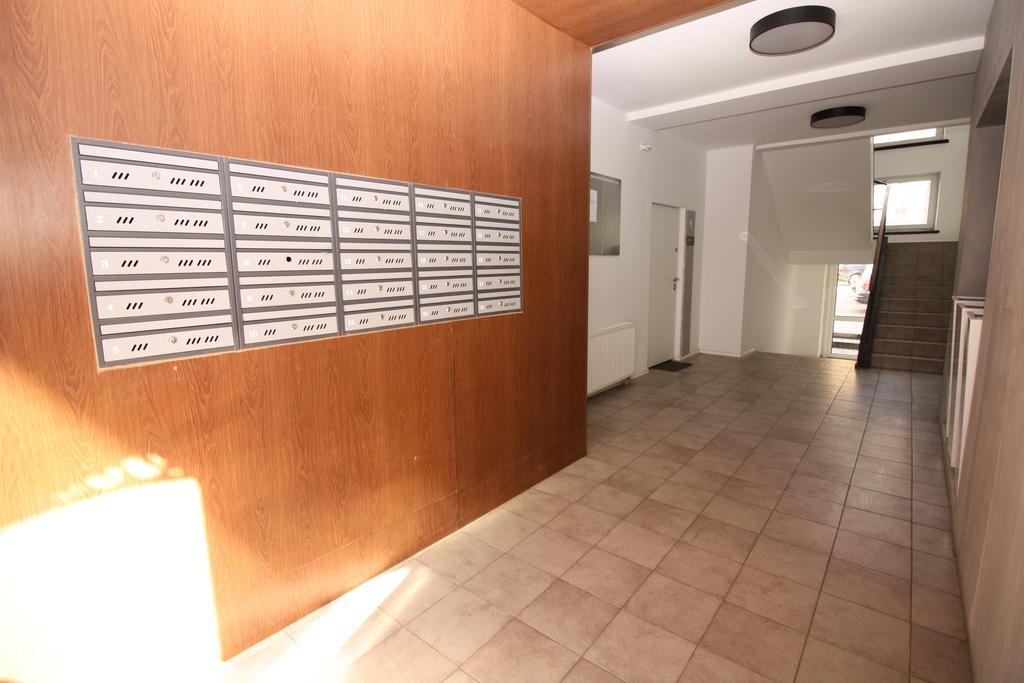 Red Apartament Лодзь Экстерьер фото