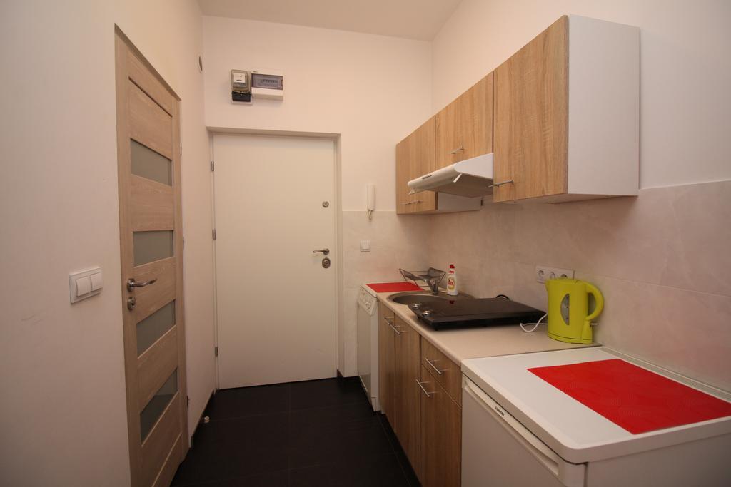 Red Apartament Лодзь Экстерьер фото
