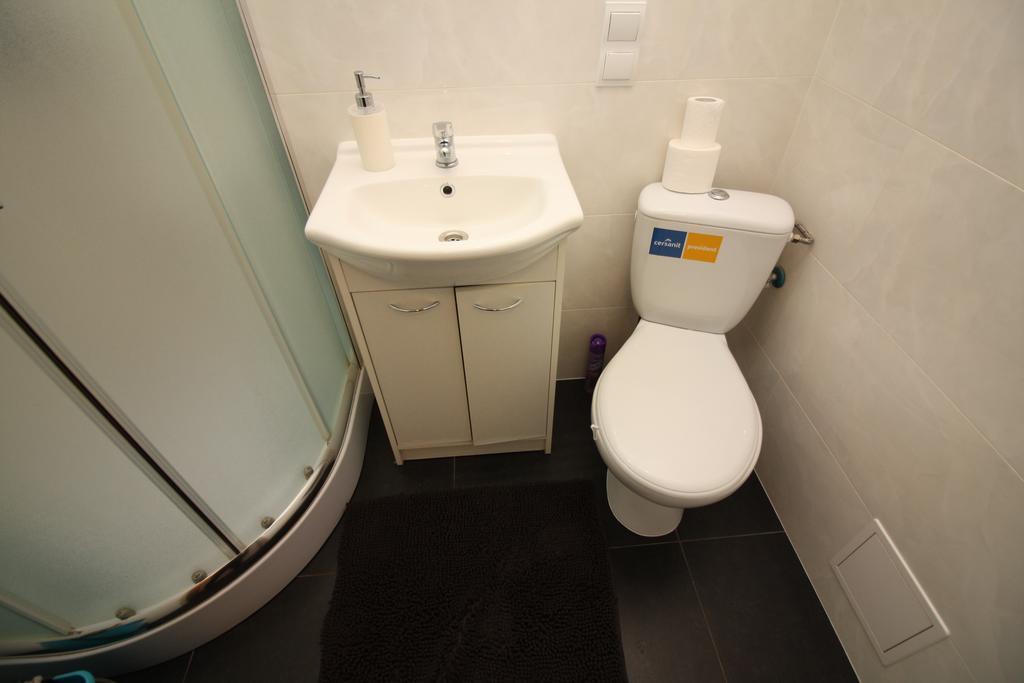Red Apartament Лодзь Экстерьер фото
