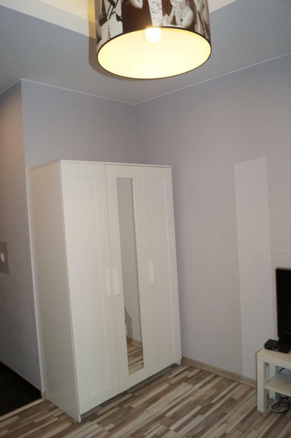 Red Apartament Лодзь Экстерьер фото
