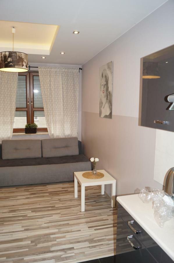 Red Apartament Лодзь Экстерьер фото