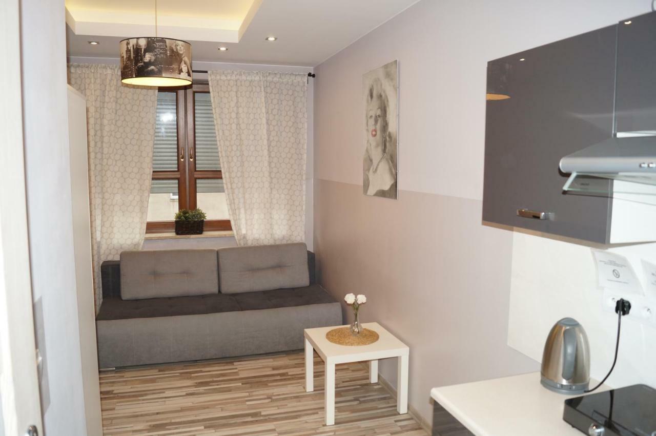 Red Apartament Лодзь Экстерьер фото
