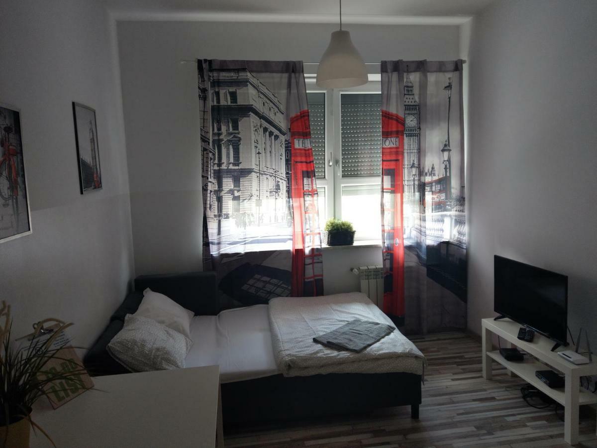Red Apartament Лодзь Экстерьер фото